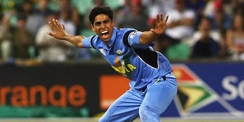 "ஆசிஷ் நெஹ்ராவின் சாதனையின் பின்னால் இருந்த வலி" - விவரித்த ஆகாஷ் சோப்ரா !