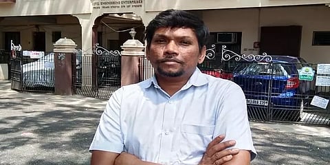 10 ரூபாய் மருத்துவக் கட்டணம்; சித்த மருத்துவர் வீரபாபுவின் உழைப்பாளி மருத்துவமனை!