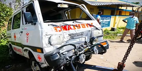 விபத்தில் இறந்தவரின் உடலை மீட்கச்சென்ற ஆம்புலன்ஸ் சுவற்றில் மோதி விபத்து...