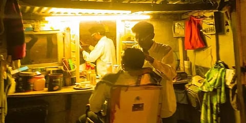 பட்டியலினத்தைச் சேர்ந்தவருக்கு முடிவெட்ட மறுத்த சலூன் – புதிய சலூனை திறந்த அரசு..!