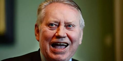 தனது 8 பில்லியன் டாலர் முழு சொத்தையும் தானமாக வழங்கிய அமெரிக்க பில்லியனர் சக் ஃபீனி...!