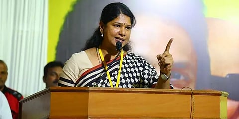 மாற்றுத் திறன் குழந்தைகளையும் தேர்வின்றி தேர்ச்சி பெற்றதாக அறிவிக்க வேண்டும் - கனிமொழி