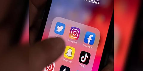 இன்ஸ்டாகிராம் பயனர்களுக்கு தெரியாமலேயே கேமராவை கையாளும் ஃபேஸ்புக்: நீதிமன்றத்தில் வழக்கு