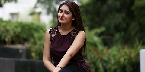 இந்தி பாட்டுக்கு சாயிஷாவின் செம டான்ஸ் - வைரலாகும் வீடியோ