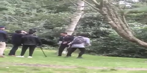 துணை பிரதமர் மீது பானத்தை ஊற்றிய பெண்... சமூகவலைதளங்களில் வைரலான காணொலி