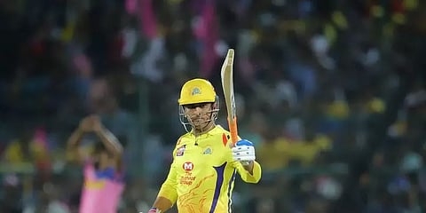 தோனி சந்தித்த முதல் பந்தில் அவுட் கொடுத்த அம்பயர்... நடந்தது என்ன?