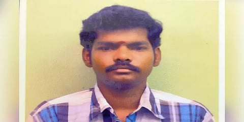 கிணற்றில் விழுந்தவரை காப்பாற்றச் சென்று தண்ணீரில் தத்தளித்த இளைஞர்