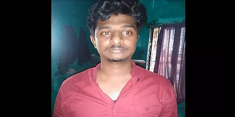 ஓடும் ரயிலில் கழிவறைக்கு சென்ற கல்லூரி மாணவி: டிடிஆர் செய்த கொடுஞ்செயல்