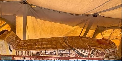 எகிப்தில் கண்டறியப்பட்ட ஓவியங்களால் அலங்கரிக்கப்பட்ட பழங்கால சவப்பெட்டிகள்!