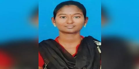 ஆன்லைன் வகுப்பு பாடம் புரியாததால் கல்லூரி மாணவி தற்கொலை... சோழவரத்தில் சோகம்...