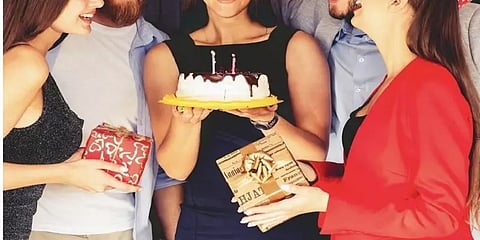 கொரோனா விதிகளை மீறி பிறந்த நாள் விருந்து: துபாயில் பிரபல நடிகை கைது