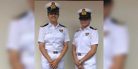 இந்திய கடற்படையில் முதன்முதலாக முன்களப் பெண் அதிகாரிகள்..!
