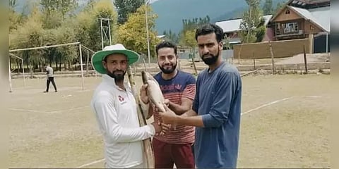 இதுவரை யாரும் வழங்காத ‘மேன் ஆஃப் தி மேட்ச்’ விருது : காஷ்மீரில் கலக்கல் கிரிக்கெட்