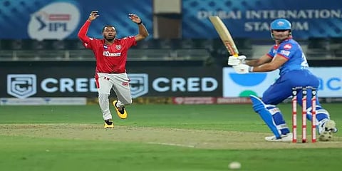 கடைசி ஓவரில் ரன்களை வள்ளல் போல வாரி வழங்கிய வீரர்கள் : மோசமான ஐபிஎல் வரலாறு