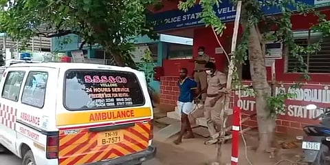 பைக்கை திருட முயன்ற வாலிபர்... விசாரணையின் போது காவல்நிலையத்தில் இருந்து தப்பியோட முயற்சி