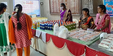 தொழில் முனைவோராக மாறிய நரிக்குறவர்கள்; கைக்கொடுத்த நெல்லை ஆட்சியர்!