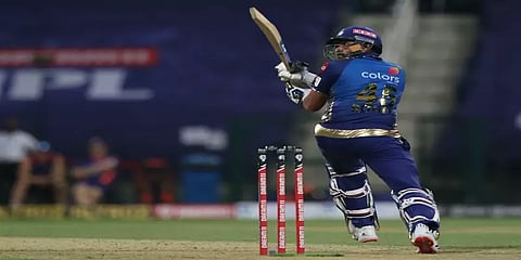 ஐபிஎல்-ல் அதிக சிக்ஸர்கள் அடித்த இந்திய வீரர்: தோனியை நெருங்கும் ரோகித் சர்மா!