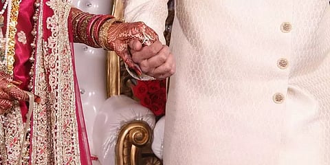 நிச்சயதார்த்தம் முடிந்த நிலையில் ரூ.25 லட்சம் வரதட்சணை கேட்டு தொந்தரவு; மணமகன் மீது வழக்கு