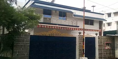 விஜயகாந்துக்கு கொரோனா: ஸ்டிக்கர் ஒட்ட வந்த மாநகராட்சியினருக்கு பணியாளர்கள் எதிர்ப்பு