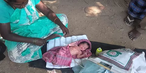 பிறந்து சிலமணி நேரமே ஆன பெண் சிசு... மூட்டையில் சுற்றி விட்டுச் சென்ற தாய்...