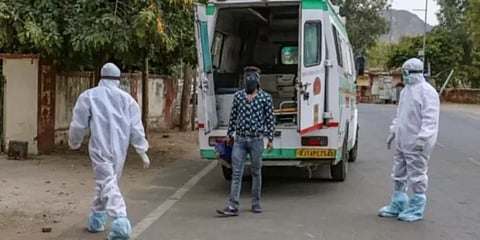 கொடுமை செய்த கணவர்.. கொரோனா எனக்கூறி ஆம்புலன்ஸ் ஏற்பாடு செய்து தப்பித்த மனைவி..!