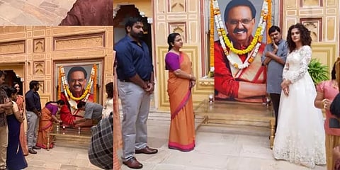 ஜெய்ப்பூரில் எஸ்.பி.பி.யின் உருவப்படத்திற்கு அஞ்சலி செலுத்திய விஜய் சேதுபதி!