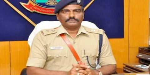 நெல்லை: 2 பெண்கள் மீது வெடிகுண்டுகள் வீசி, அரிவாளால் வெட்டிக்கொலை