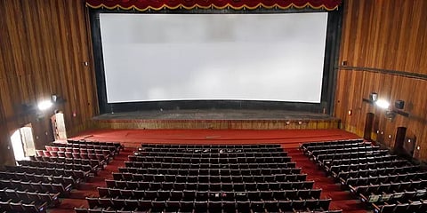 அக்டோபர் 1 முதல் மேற்குவங்கத்தில் திரையரங்குகள் திறக்க அனுமதி.!