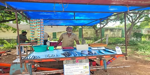 கொரோனாவால் வாழ்வாதாரத்தை இழந்து மீன் வியாபாரம் செய்யும் துணை நடிகர்..!