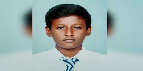 நண்பர்களுடன் ஆற்றில் குளிக்கச் சென்ற வாலிபர்... நீரில் மூழ்கி பரிதாபமாக உயிரிழப்பு