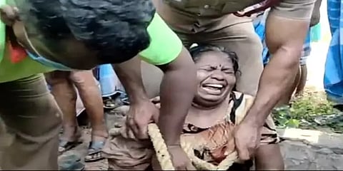 70 அடி ஆழக் கிணற்றில் தவறி விழுந்த பெண்... உயிருடன் மீட்ட தீயணைப்புத் துறையினர்