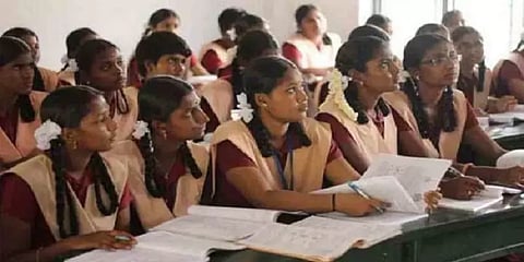 மாணவிகளுக்கான கல்வி ஊக்கத்தொகை: அக்டோபர் 14ம் தேதிக்குள் விவரங்கள் அனுப்ப உத்தரவு