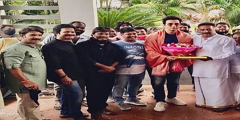 தெலுங்கு படப்பிடிப்பில் சோனுசூட்: கைத்தட்டி பாராட்டிய பிரகாஷ் ராஜ்!