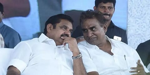 முதல்வருடன் அமைச்சர் எஸ்பி வேலுமணி திடீர் சந்திப்பு