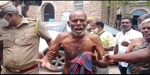 "சொத்தை அபகரிக்க மகன் கொலை மிரட்டல் விடுக்கிறார்” - பெற்றோர் தீக்குளிக்க முயற்சி