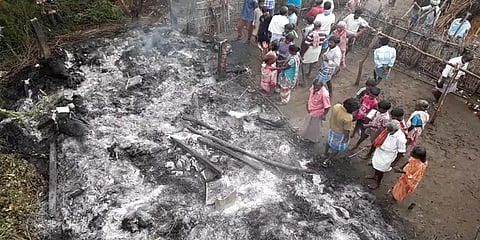 உளுந்தூர்பேட்டையில் இடிதாக்கி 60 ஆடுகள் பலி..!