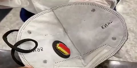 முகக்கவசத்தில் தங்கம் கடத்திய விமானப்பயணி கைது -வீடியோ