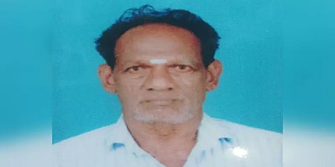 சொத்தை அபகரித்த மூத்த மகன்... அப்பாவின் உடலை வைத்து போராட்டம் நடத்திய இளைய மகன்..!