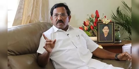 ஈபிஎஸ், ஓபிஎஸ்-ஐ அடுத்தடுத்து சந்தித்த அமைச்சர் பாண்டியராஜன்