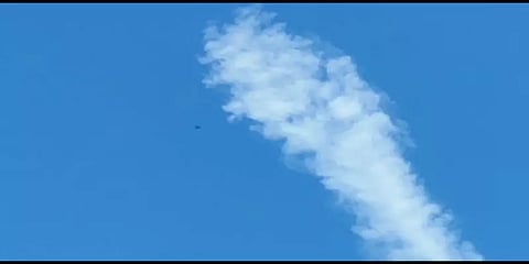 பயங்கர சத்தத்துடன் வானில் வட்டமிட்ட போர் விமானம்: பீதியடைந்த மக்கள் !