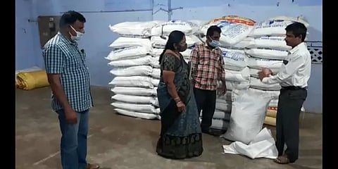 கேரளாவுக்கு கடத்த முயன்ற 270 மானிய விலை உர மூட்டைகள் !