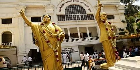 எம் எல்ஏக்கள் அனைவரும் அக்.6ம் தேதி சென்னையில் இருக்கவேண்டும் - அதிமுக தலைமை உத்தரவு