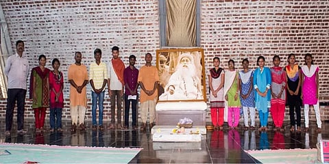 பழங்குடியின மக்களின் வாழ்வை மாற்ற உதவும் ஈஷா அறக்கட்டளை