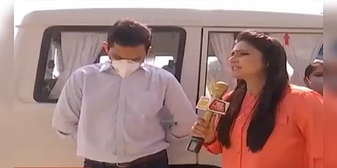 ஹத்ராஸ் சம்பவம் : சிங்கப் பெண்களாக சீறிய செய்தியாளர்கள்..!