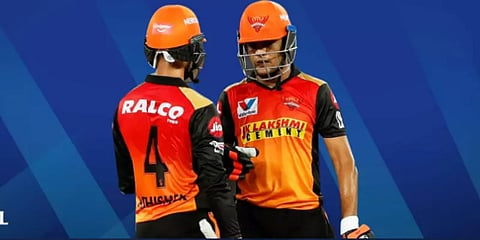 சரிவிலிருந்து ஹைதராபாத்தை மீட்ட பார்ட்னர்ஷிப் : பிரியம் கார்க் அசத்தல் அரைசதம்