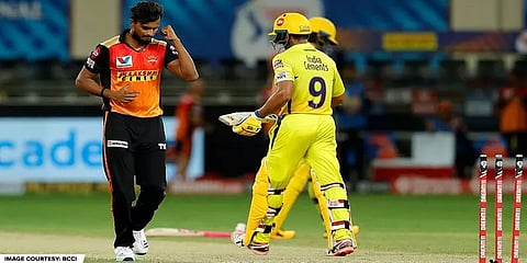 மளமளவென சரியும் விக்கெட்டுகள்...! தடுமாறும் சிஎஸ்கே...