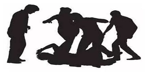 சாதிமறுப்புத் திருமணம் செய்ததால் நைசாக பேசி அழைத்து கொலை முயற்சியில் ஈடுபட்ட பெண்வீட்டார்?