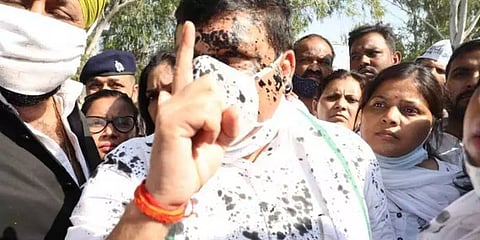 ஆம் ஆத்மி எம்.பி மீது மை வீசியதால் பரபரப்பு