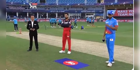 டாஸ் வென்றது பெங்களூரு : டெல்லி முதல் பேட்டிங்; வீரர்கள் விவரம்..!