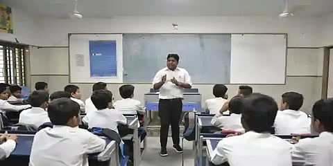 பள்ளிகள் திறப்பின்போது பின்பற்ற வேண்டிய வழிகாட்டு நெறிமுறைகள் வெளியீடு !